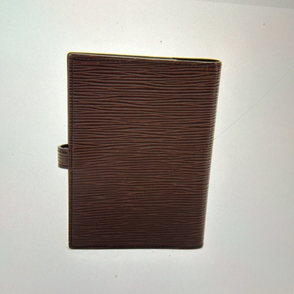 Vintage Louis Vuitton Moka Brown Epi
Leather Agenda Cover PM
Condition: Great - Picture 2 of 16